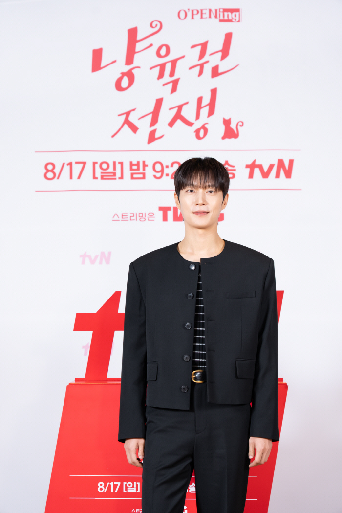'냥육권 전쟁' 윤두준 "고양이털 알레르기有..약 먹고 촬영해도 힘들어"