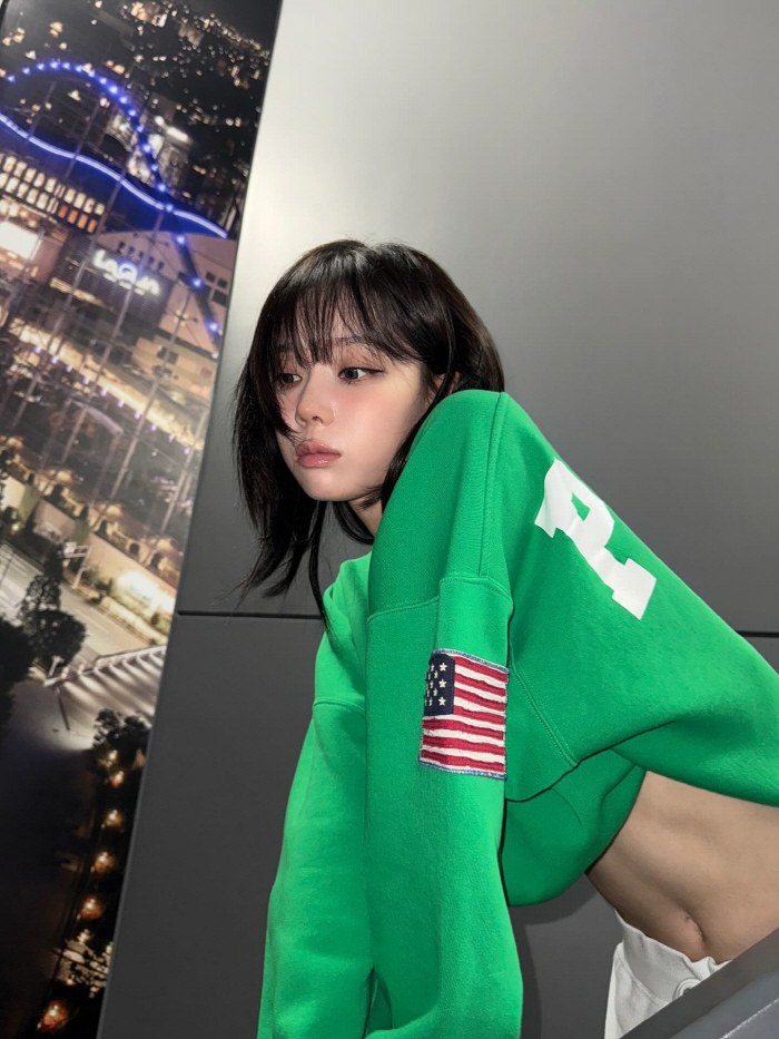 윈터, 숙일수록 더 또렷해지는 11자 복근…접힌 뱃살無 이게 가능해?