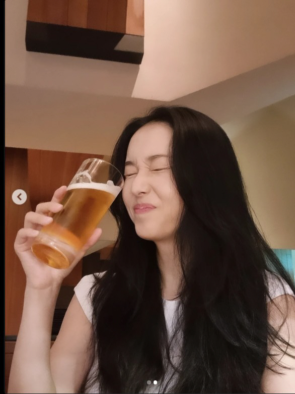 '194억 건물주' 이정현, 육퇴 후 여유…맥주 한 잔도 클래스 다르네