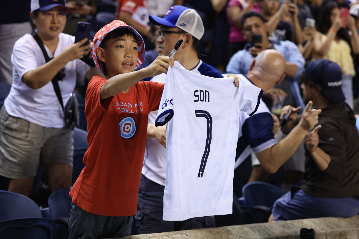 "왜 다 똑같지?" 손흥민도, MLS 30팀 유니폼도 전부 '이 브랜드'…
