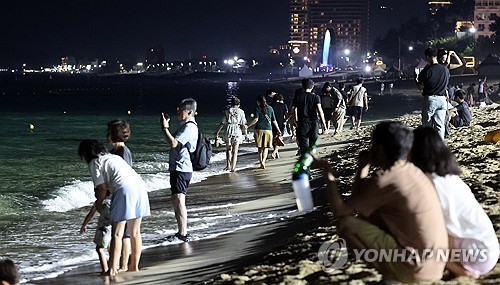 경포해수욕장 '야간개장' 인기…작년보다 이용객 3배 증가