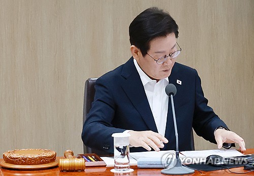 李대통령 "검정고시생 뜨거운 응원…남들과 비교할 필요 없어"
