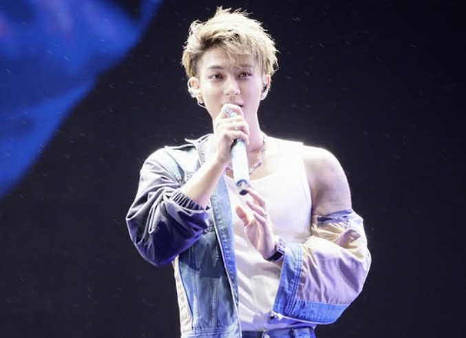 前 엑소 타오, SM 연습생 출신과 10월 결혼식 생중계…출산설은 묵묵부…
