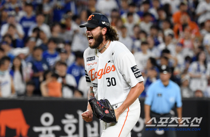 한화 폰세 vs 롯데 감보아 → '월간 MVP'의 건곤일척 대충돌!  누가 이길까