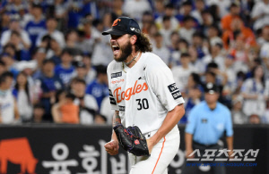 한화 폰세 vs 롯데 감보아 → '월간 MVP'의 건곤일척 대충돌!  누가 이길까