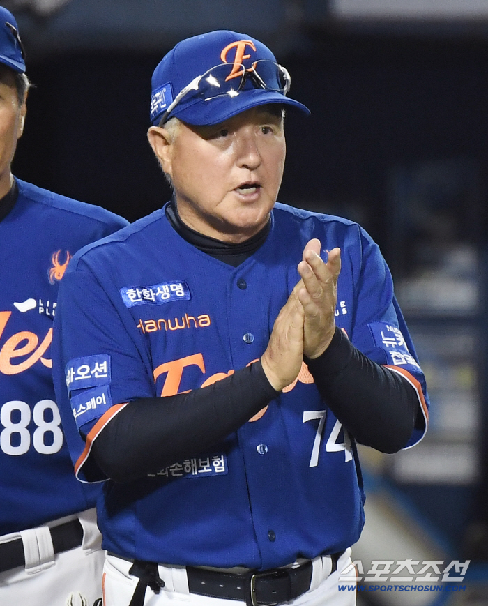 'KBO 역대 3번째 대기록 눈앞' 김경문 감독, 한화와 역사적 시즌 보내나