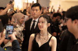 문가영, ♥이종석 손잡고 글로벌 공주님 차지..'서초동'으로 외신 집중