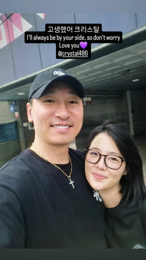 [SCin스타] 라이머·크리스탈, 故애즈원 이민 마지막 배웅…“언제나 곁에 있을게”