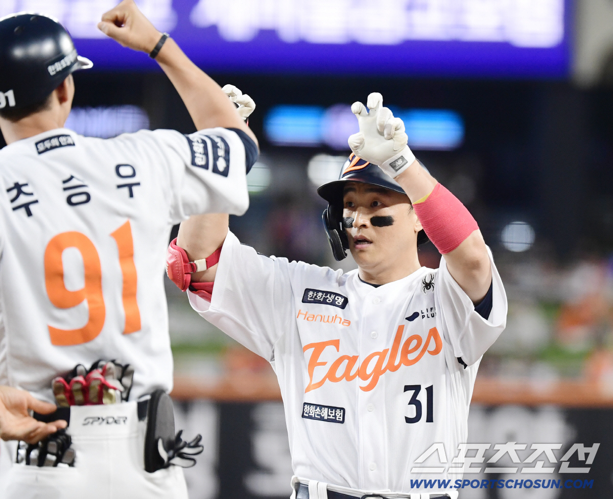 폰세 KBO리그 역사 썼다! 최초 15연승&최소 200K…'김경문 감독 …