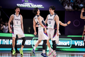 '여준석 복귀가 승리 이상의 소득' 한국 남자농구대표팀, 33점차로 괌 격파. 여준석도 무릎부상 극복. 중국 상대로 4강행 격돌 확정