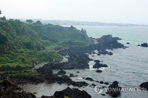 제주, 지역 따라 낮까지 가끔 비…최고기온 30∼33도