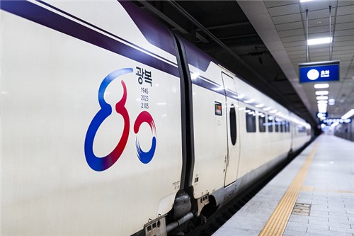 [게시판] SR, 열차에 광복 80주년 기념 엠블럼 부착