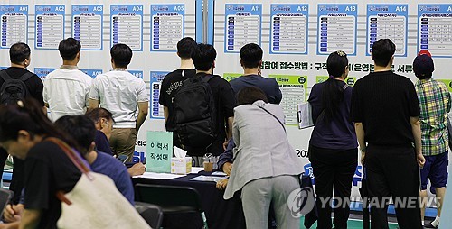 7월 취업자 17만명 늘었지만…음식점·농림 '내수고용' 한파(종합2보)