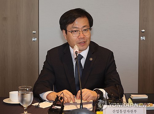 통상본부장 "후속협상 잘 마무리하고 기업 애로 해소에 최선"