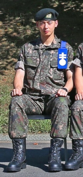 “군기 바짝” 차은우, 훈련소 근황 포착…군복 속 빛나는 비주얼