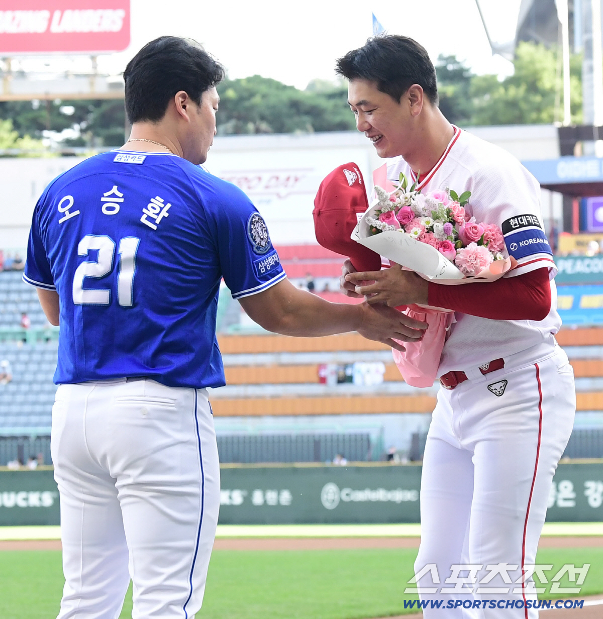 "슬프더라" 우상과의 갑작스런 이별, 신화가 떠난 자리, 이제는 '청년 …