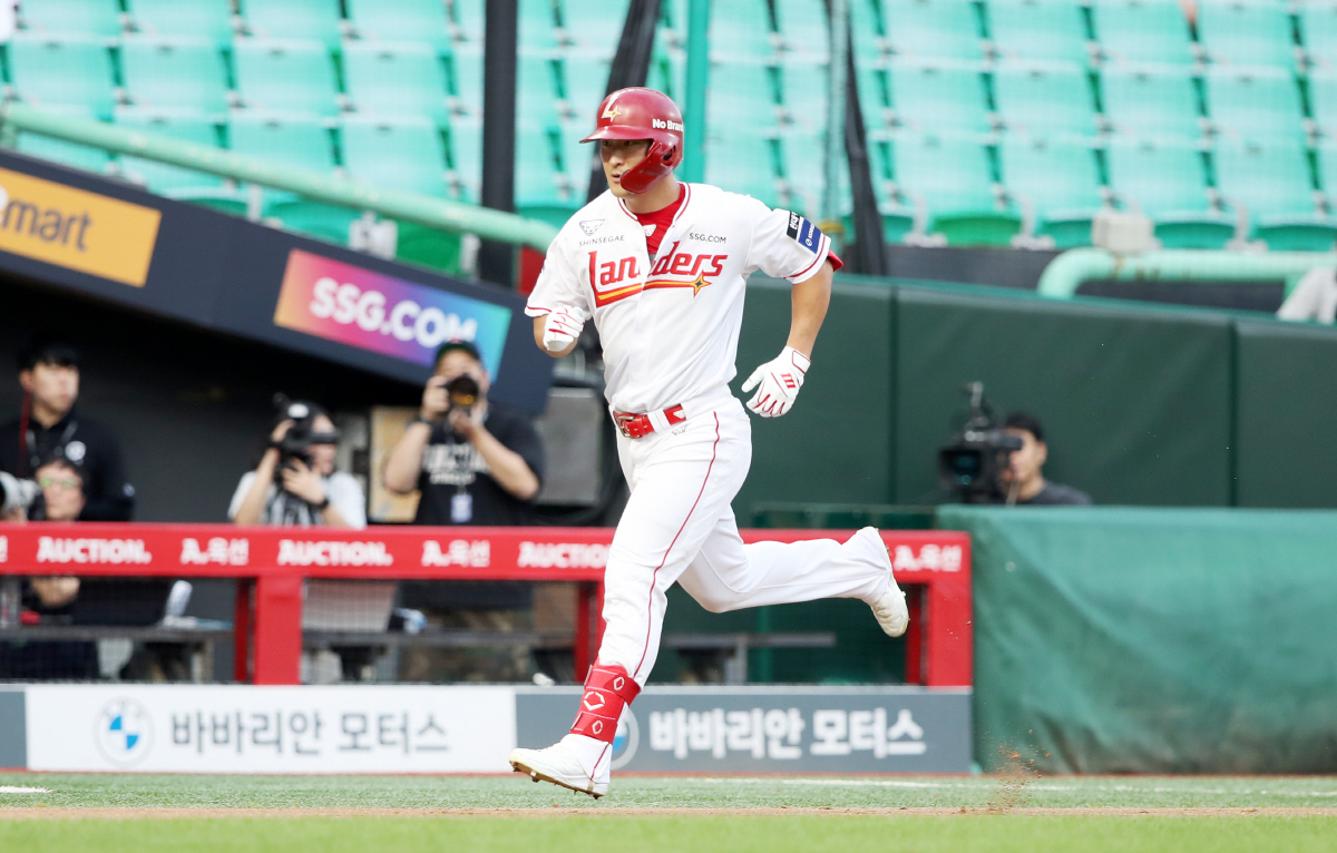 "이게 맞나 싶긴 했는데…" 결승포 쳤는데 '자책+반성'한 남자, 이유는…