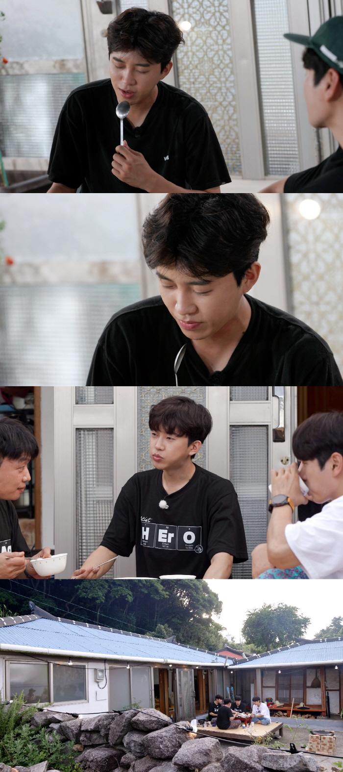 [공식] 숟가락 마이크 잡은 임영웅, 섬마을 찐친들과 ‘무공해 라이프’…SBS ‘섬총각 영웅’ 티저 공개