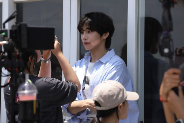 존재만으로 설레게…‘여행대드’ 김재영, 촬영 현장에서도 훈훈한 존재감