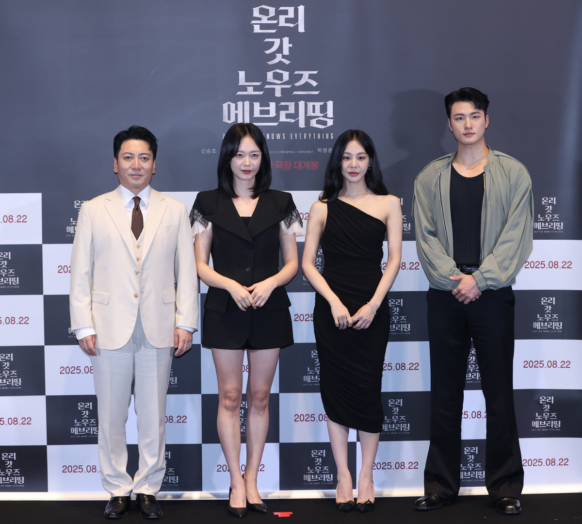 [SC현장] 사제복 입은 신승호→맑눈광 전신교도 전소민…'온리 갓', 여…