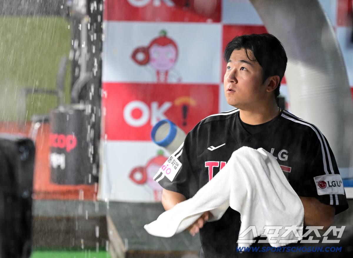 [포토] 송승기, 원망스러운 폭우