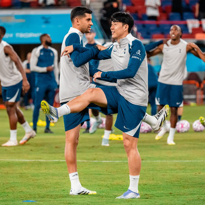 [공식]'GOOD BYE' 캡틴 쏘니! '10년 헌신' 이젠 역사속으로……