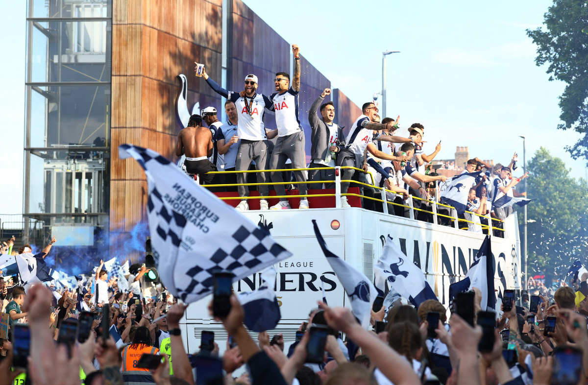 [공식]'GOOD BYE' 캡틴 쏘니! '10년 헌신' 이젠 역사속으로……