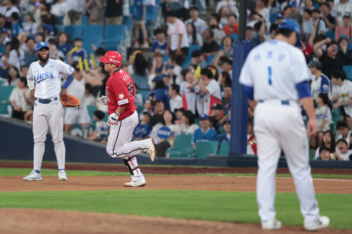 "잔루 안돼, 직구만 노렸다" 생애 첫 그랜드슬램 결승포, 후반기 4할 …