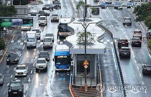 제주 섬식정류장 3개월…"출근시간대 버스 속도 42% 향상＂
