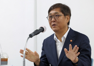 윤제균 감독 만난 최휘영 장관 