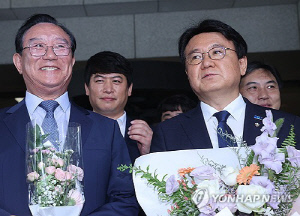 文정부 '울산시장 선거개입 의혹' 황운하·송철호 무죄 확정(종합)
