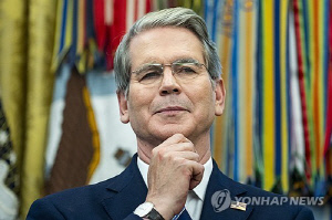 백만장자 출신 미 재무장관 '이해충돌' 논란…일부 자산 안 팔아