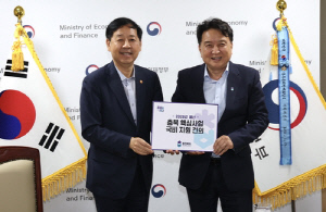 김영환 충북지사, 경제부총리 만나 현안 재정지원 건의