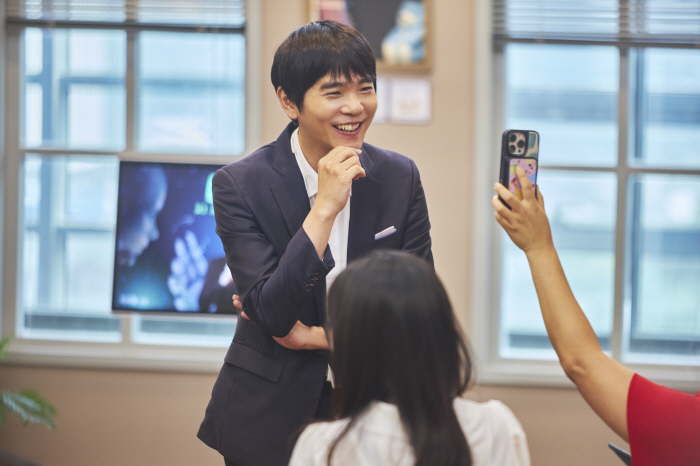 이세돌 '직장인들' 시즌2 출격..‘AI 꺾은 천재’ 코미디 연기 도전[공식]