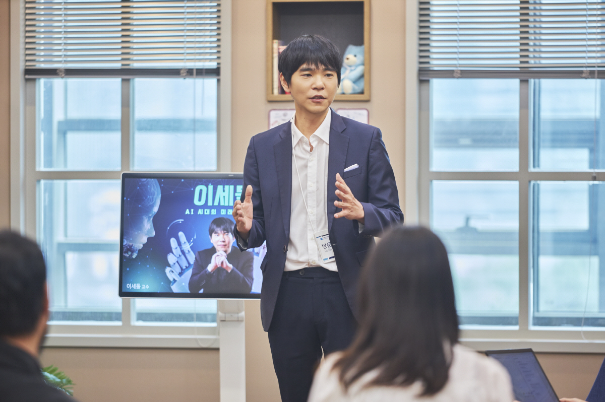 이세돌 '직장인들' 시즌2 출격..‘AI 꺾은 천재’ 코미디 연기 도전[…
