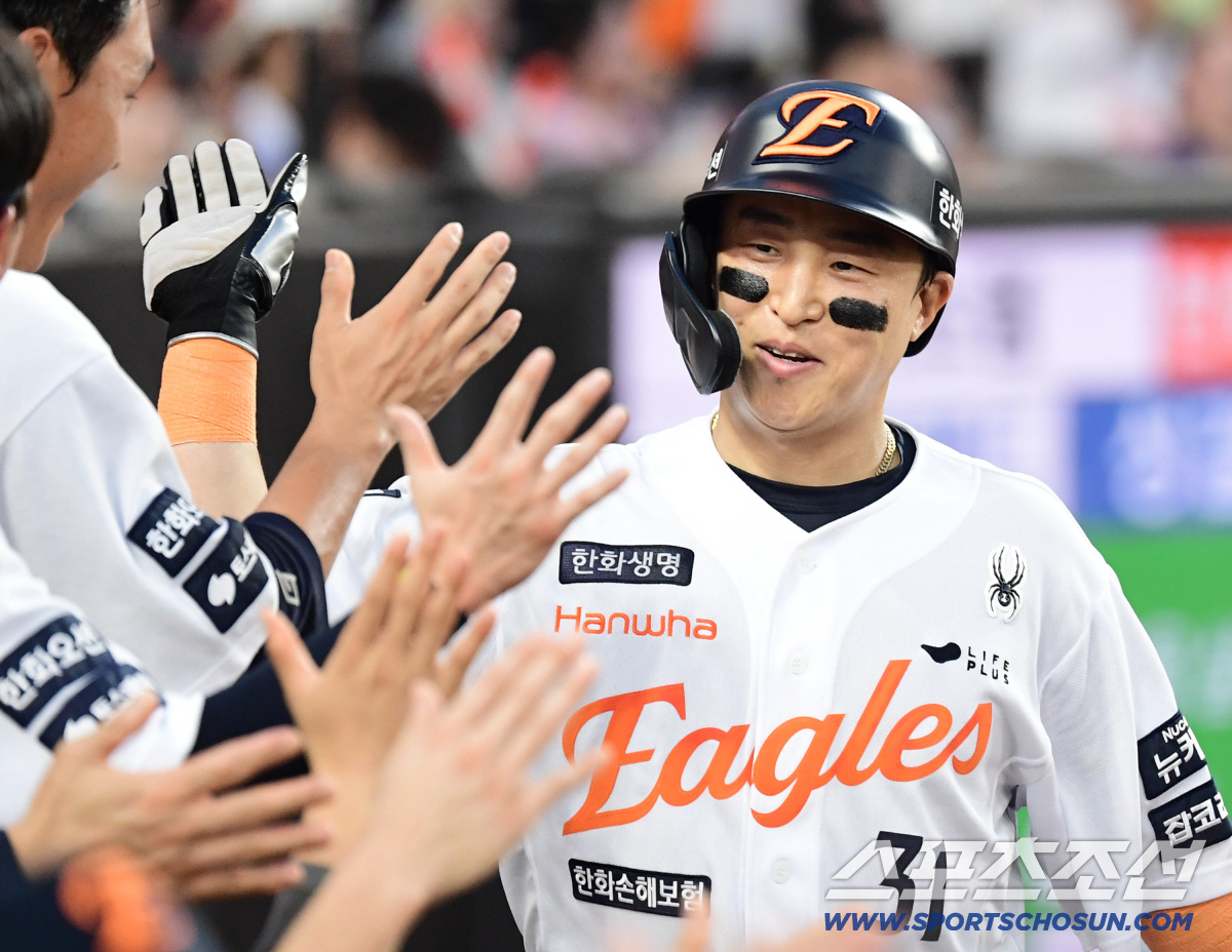 "제가 가지고 싶을 정도로 예쁜…" 훈훈했던 '부산고 선후배', 31번 …