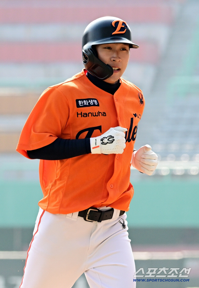 군입대 전 불꽃 태운다! 한화 김기중-이상혁, 상무 합격…롯데는 합격자 …
