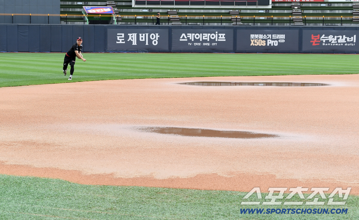 LG 선수들 훈련 중인데...수원 KT전 또 취소, 왜?