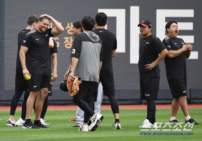 LG 선수들 훈련 중인데...수원 KT전 또 취소, 왜?