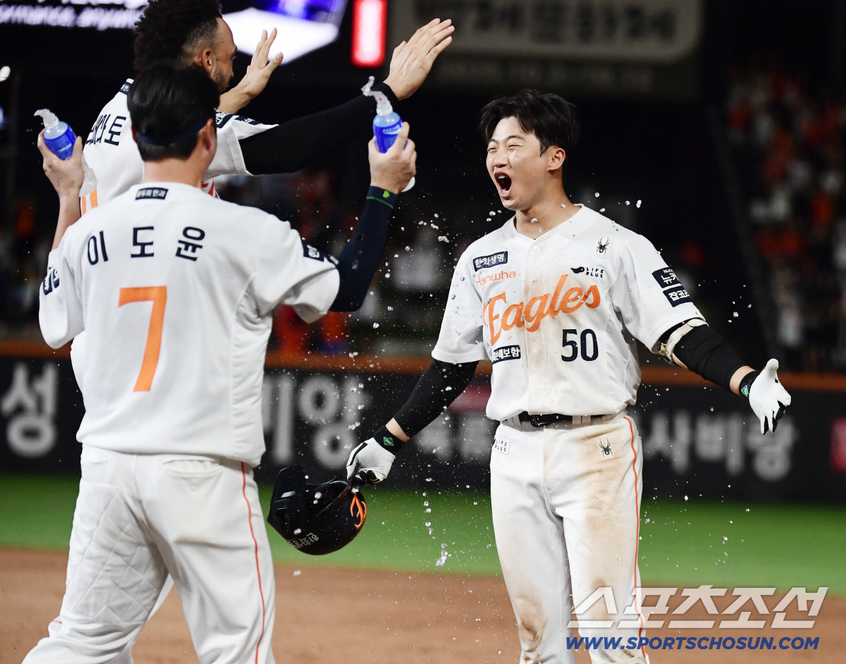 "자기 전에, 출근 전에…" 20도루↑ 성공률 1위, 이런 디테일 있어 …