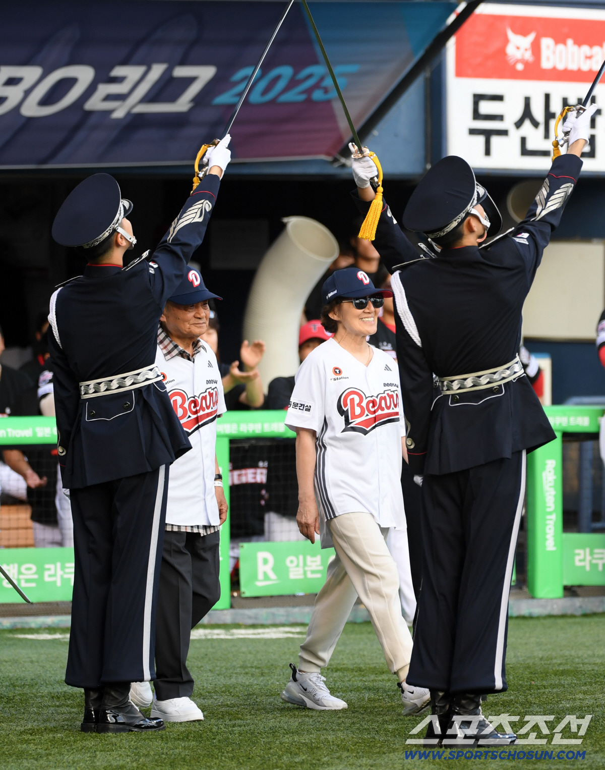 [포토] 광복 80주년 두산이 준비한 특별한 시구시타