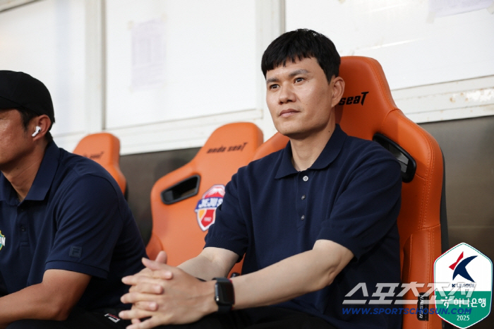 "막내 김준하 퇴장 악재 이겨낸 형님 투혼" 제주,'3골대'강원과 0대0…