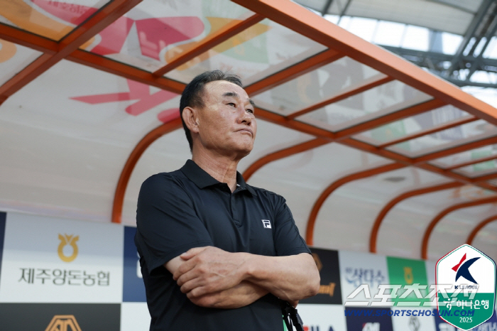 "막내 김준하 퇴장 악재 이겨낸 형님 투혼" 제주,'3골대'강원과 0대0…