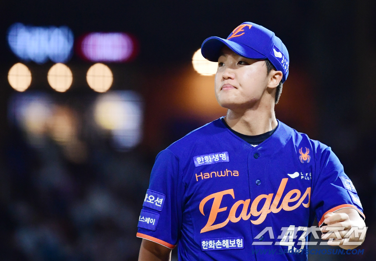78억 FA보다 낫네! 문현빈 쐐기 3점포+정우주 155km 쾅쾅…'손아…