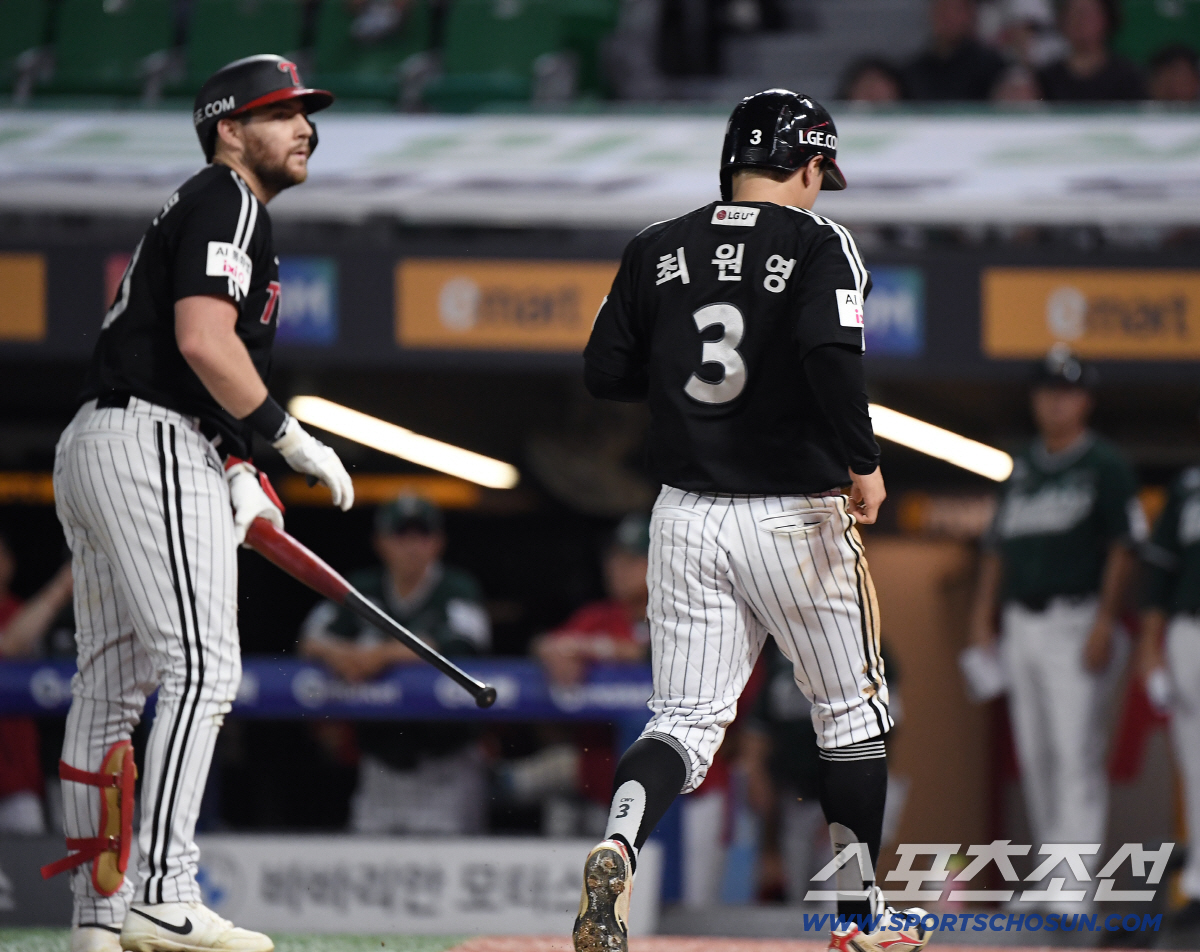 감독이 선발 흔들고, 애제자가 마무리 무너뜨리고... 또 역전승 1위 지…