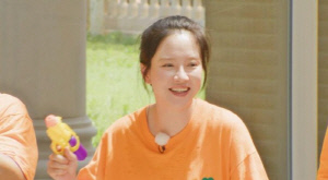 '송지효 '런닝맨' 녹화 중 '1박 2일 '외쳤다…'깡깡대모' 인증