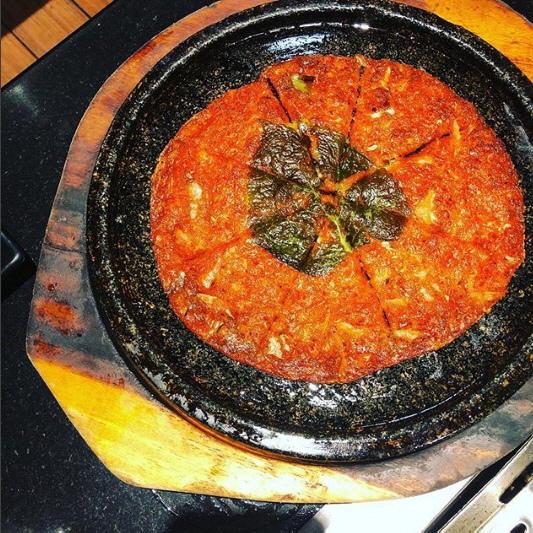 기네스 팰트로, 손으로 김치 덥석! 고추장까지..“내가 만든 한식”