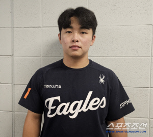 21세 아기독수리 날았다! 아홉수 탈출 → '8월 OPS 1.013' 불방망이 쐐기포까지…문현빈의 진심 