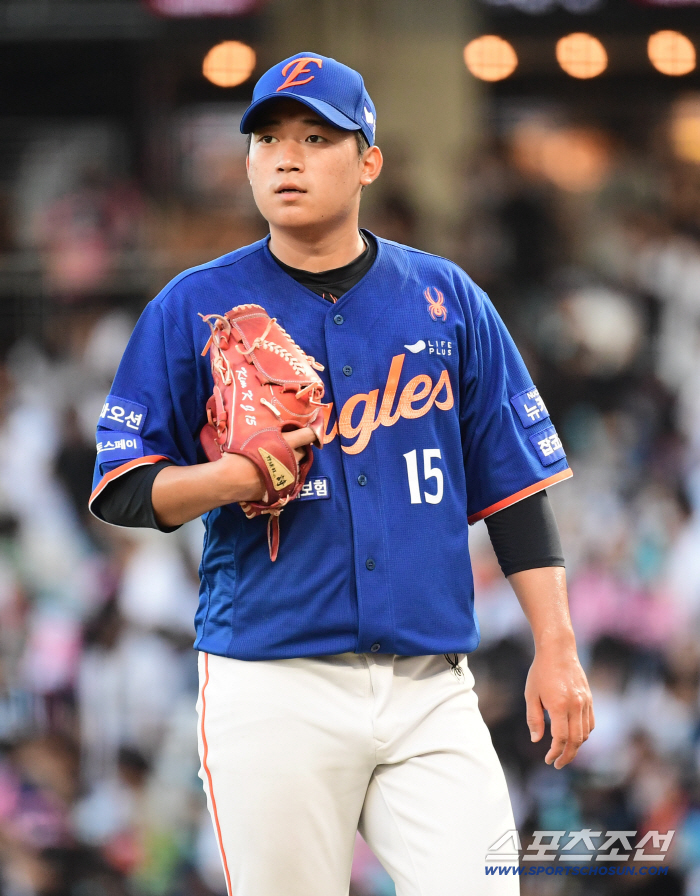 '어제 칭찬 만발했는데?' 역투 김기중 말소 → 한자리 비워둔 이유…김경문 감독의 속내 [창원포커스]