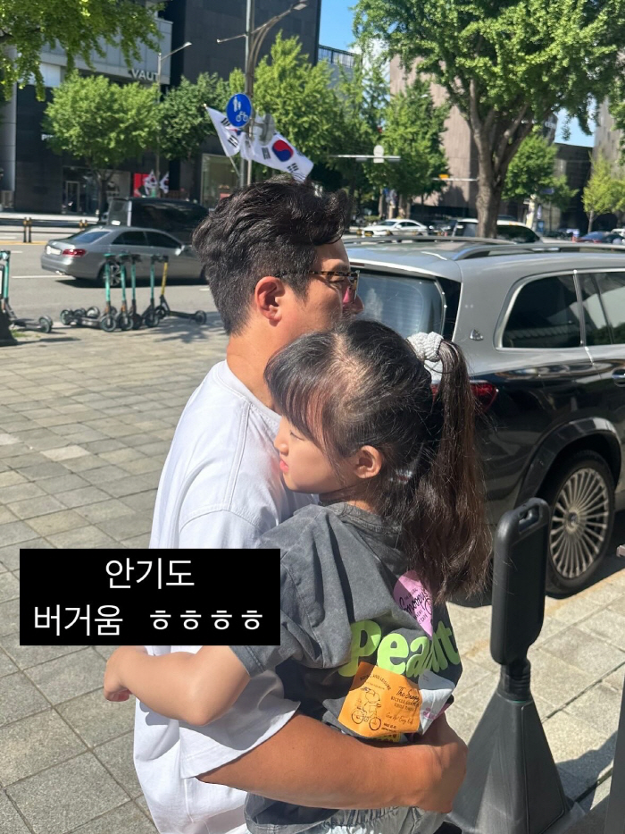 정준호, 6세 딸 위해 '100억' 주택 짓더니 지극정성 ing..."통화하랴 딸 업으랴"
